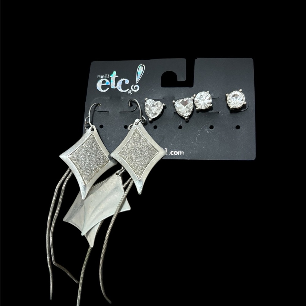EARRINGS Dangling Rue 21 Clusters Of Rhinestones; Fashion Rhinestones